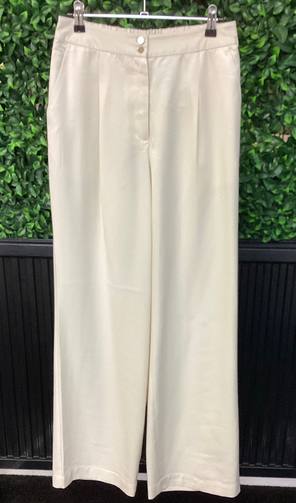 Thumbnail: BYOUNG 9033 DALIANA SHINY CREAM TROUSER 