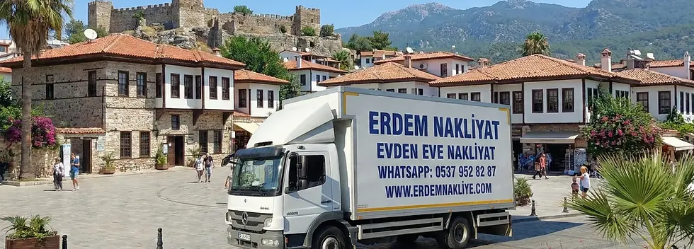 Şehirler arası nakliyat kamyonu .webp