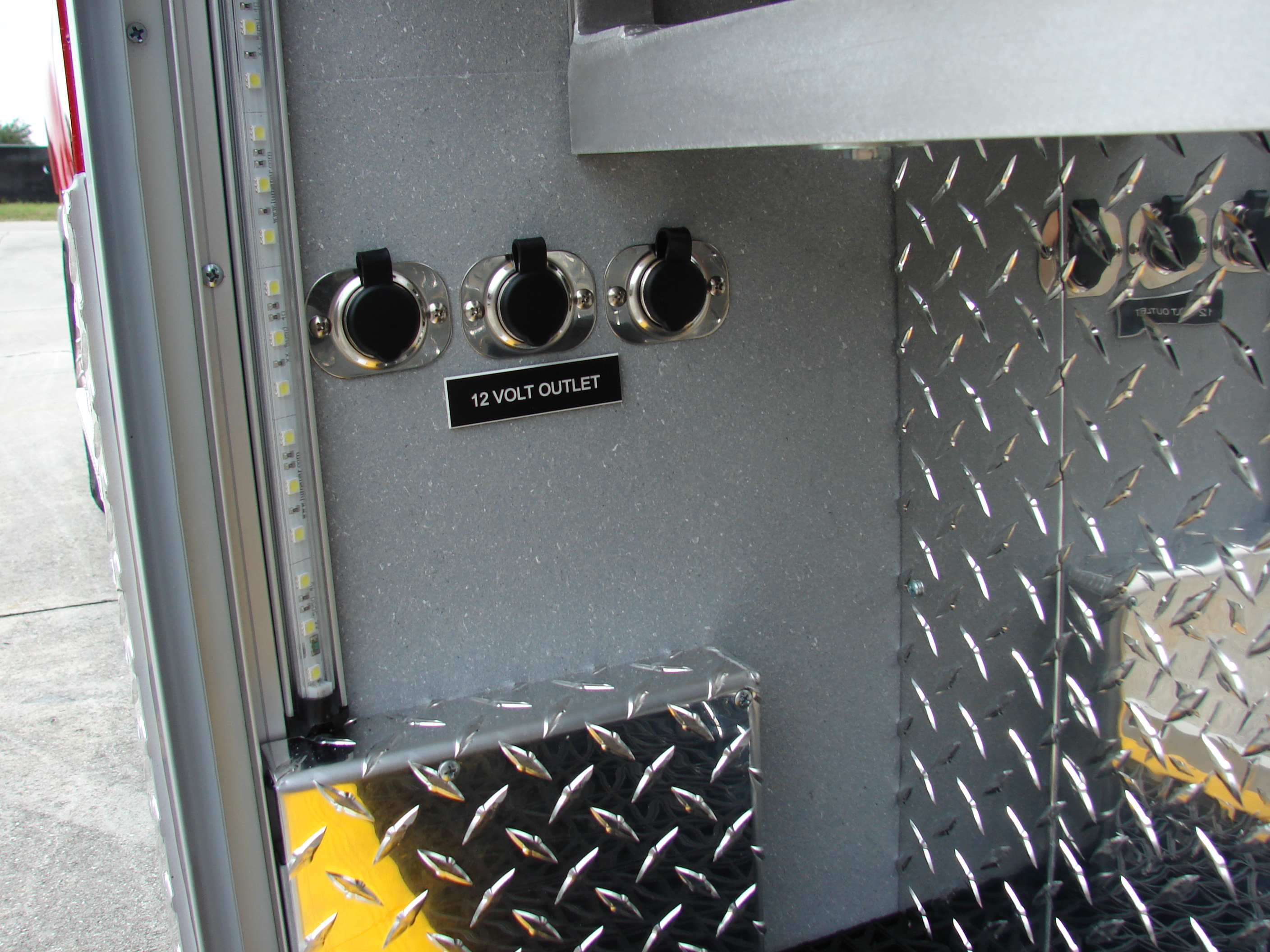 10-Ft. Non-Walk-In Support Vehicle