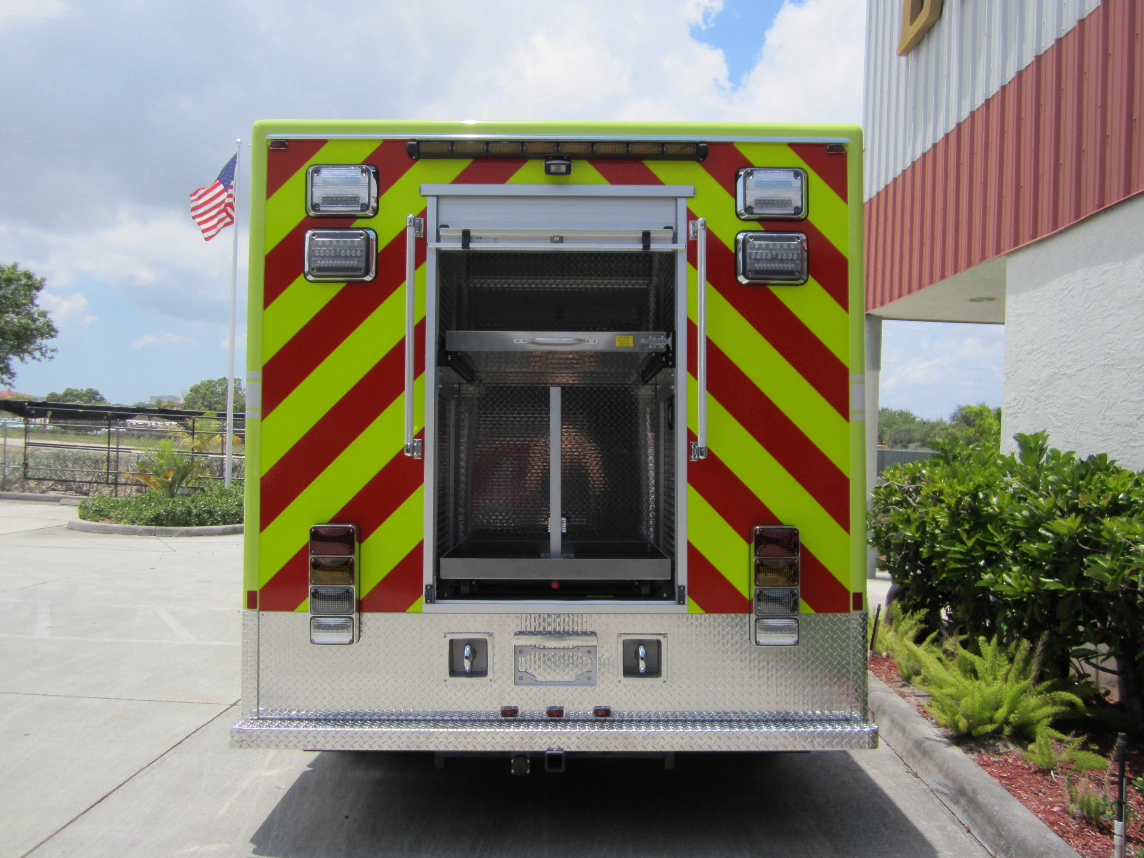 15-Ft. Non-Walk-In Rescue Truck