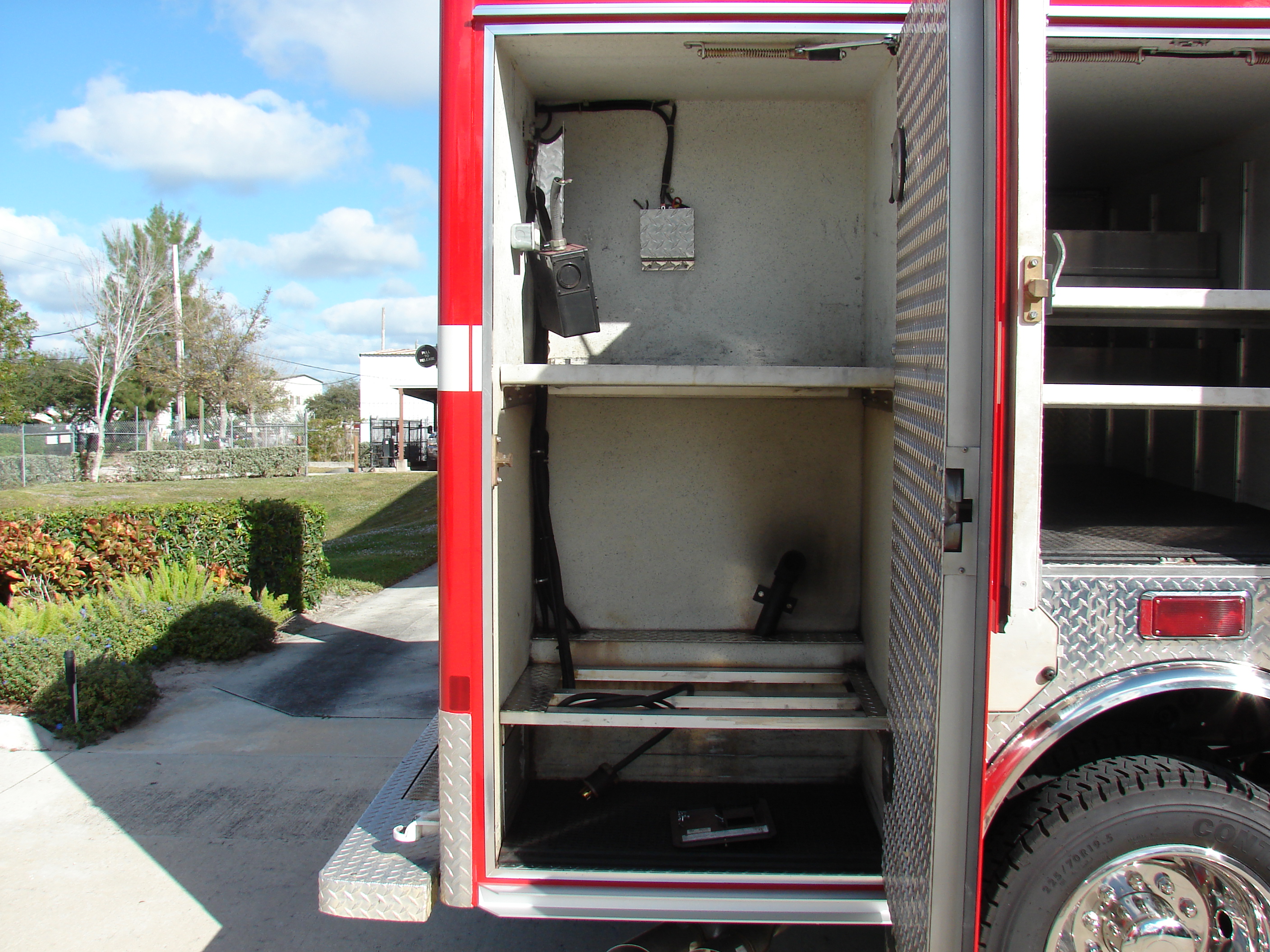 10-Ft. Non-Walk-In Rescue Truck