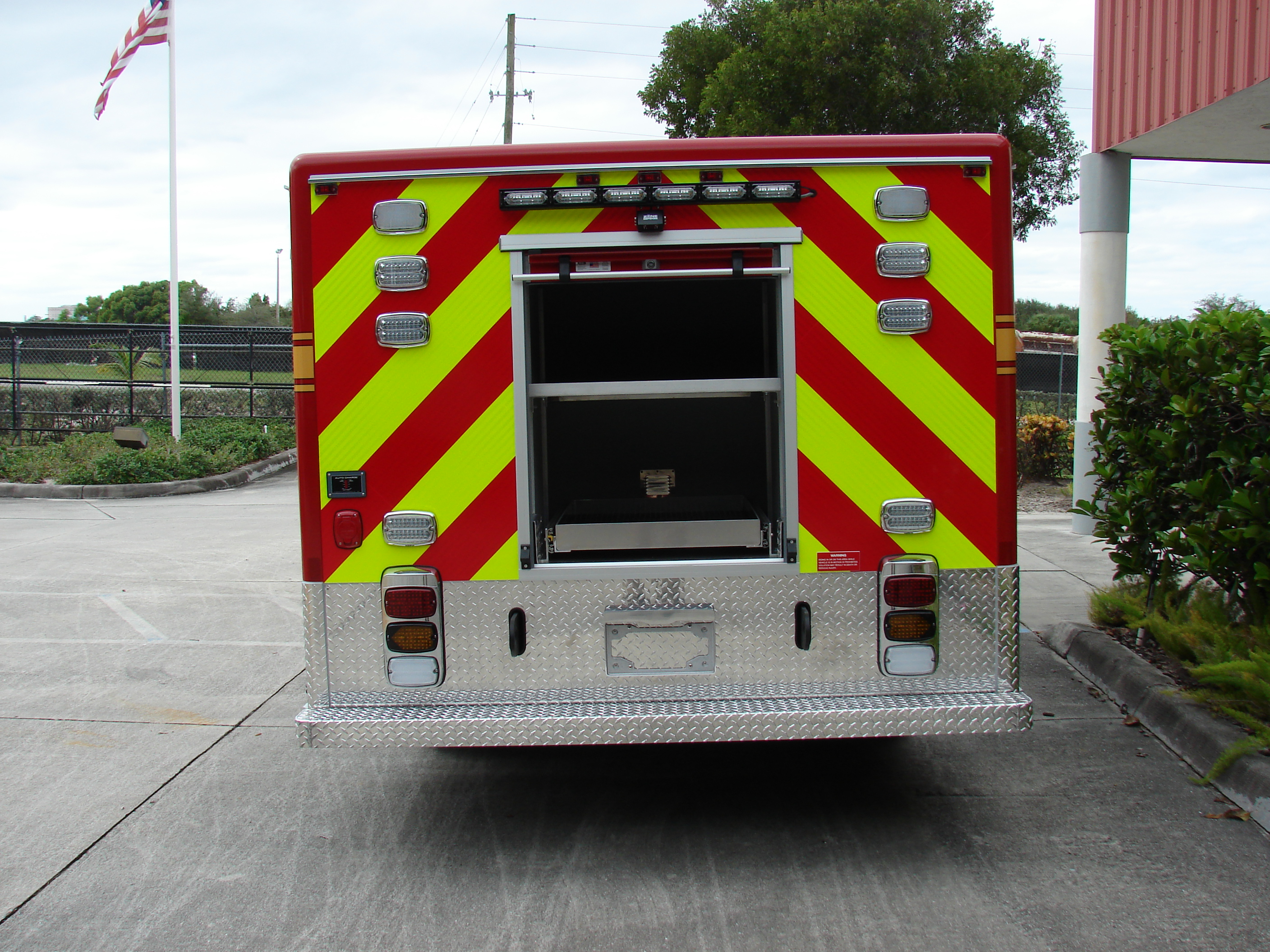 10-Ft. Non-Walk-In Support Vehicle