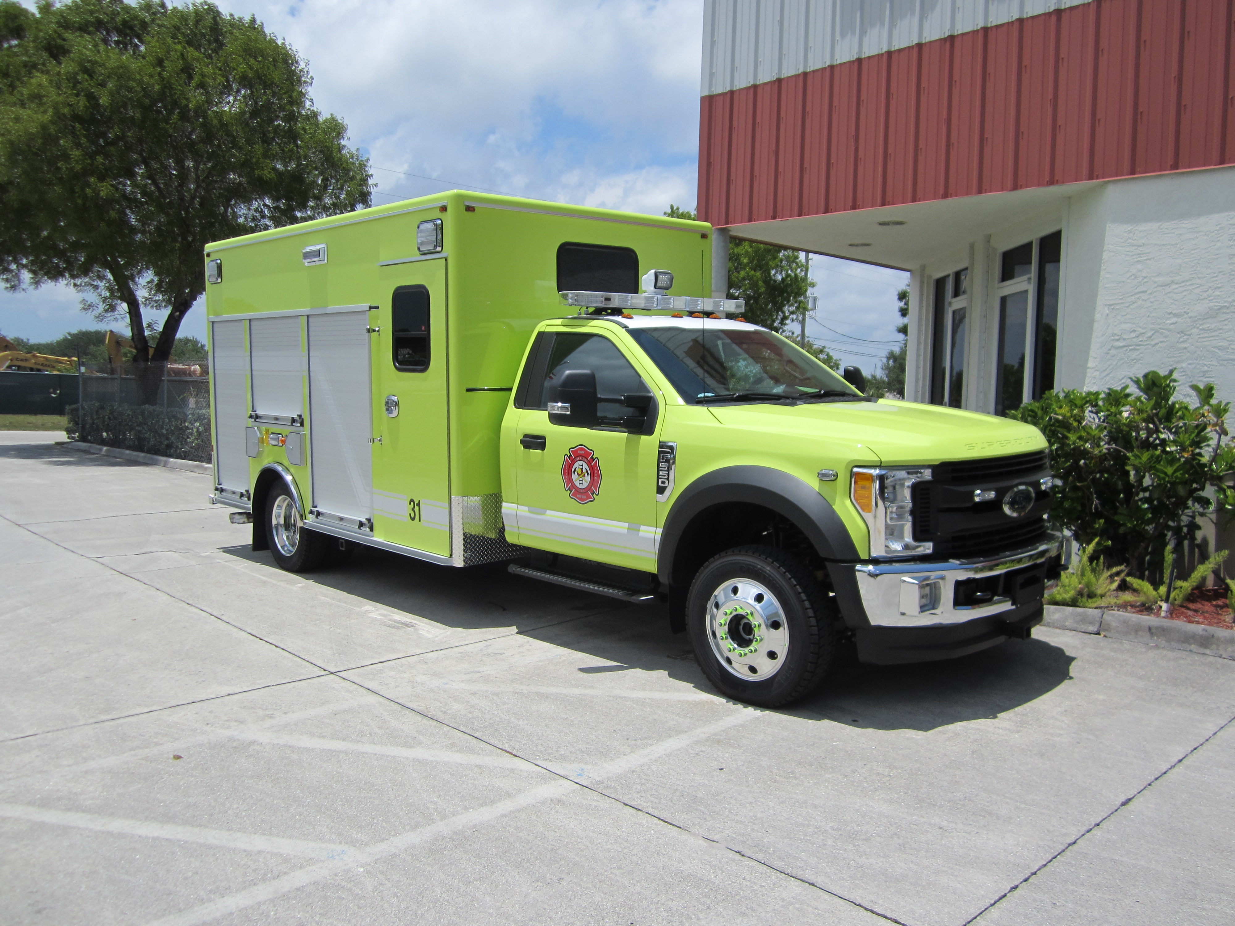 EVI 15-Ft. Non-Walk-In Rescue Truck