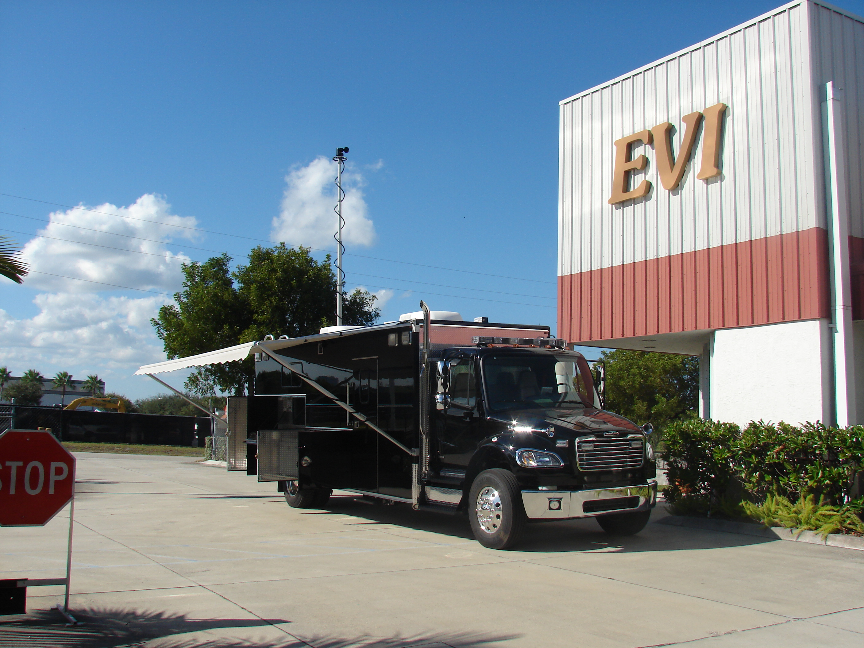 EVI 22-Ft. Command Unit
