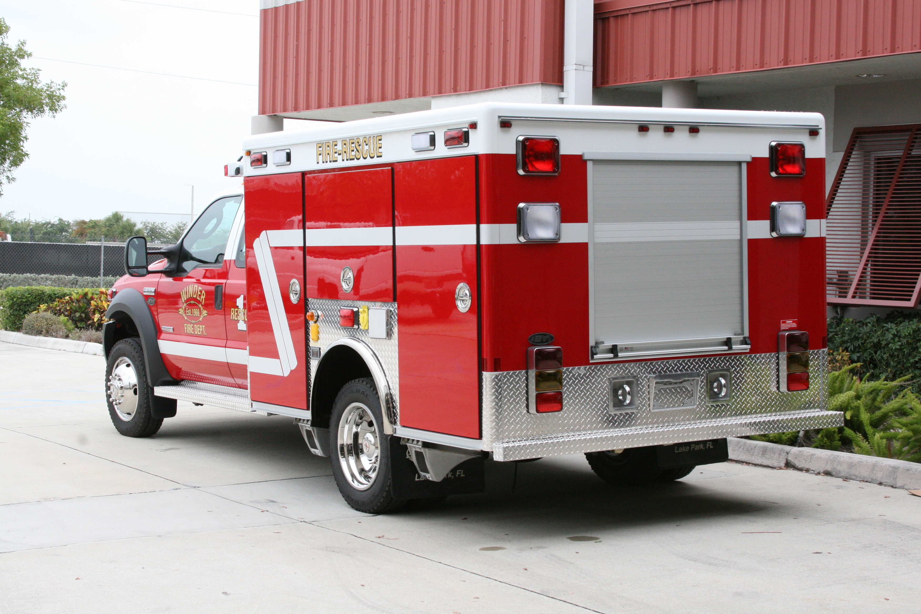 10-Ft. Non-Walk-In Rescue Truck