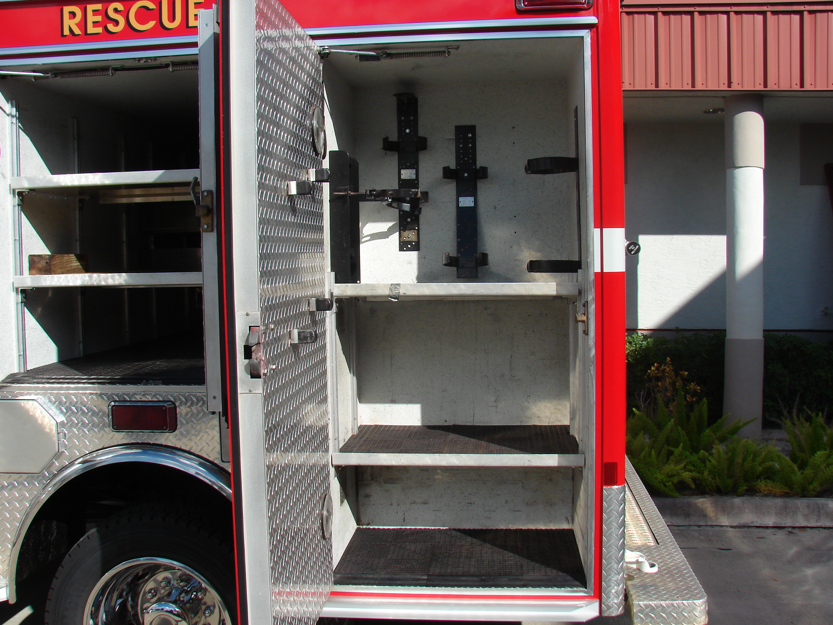 10-Ft. Non-Walk-In Rescue Truck
