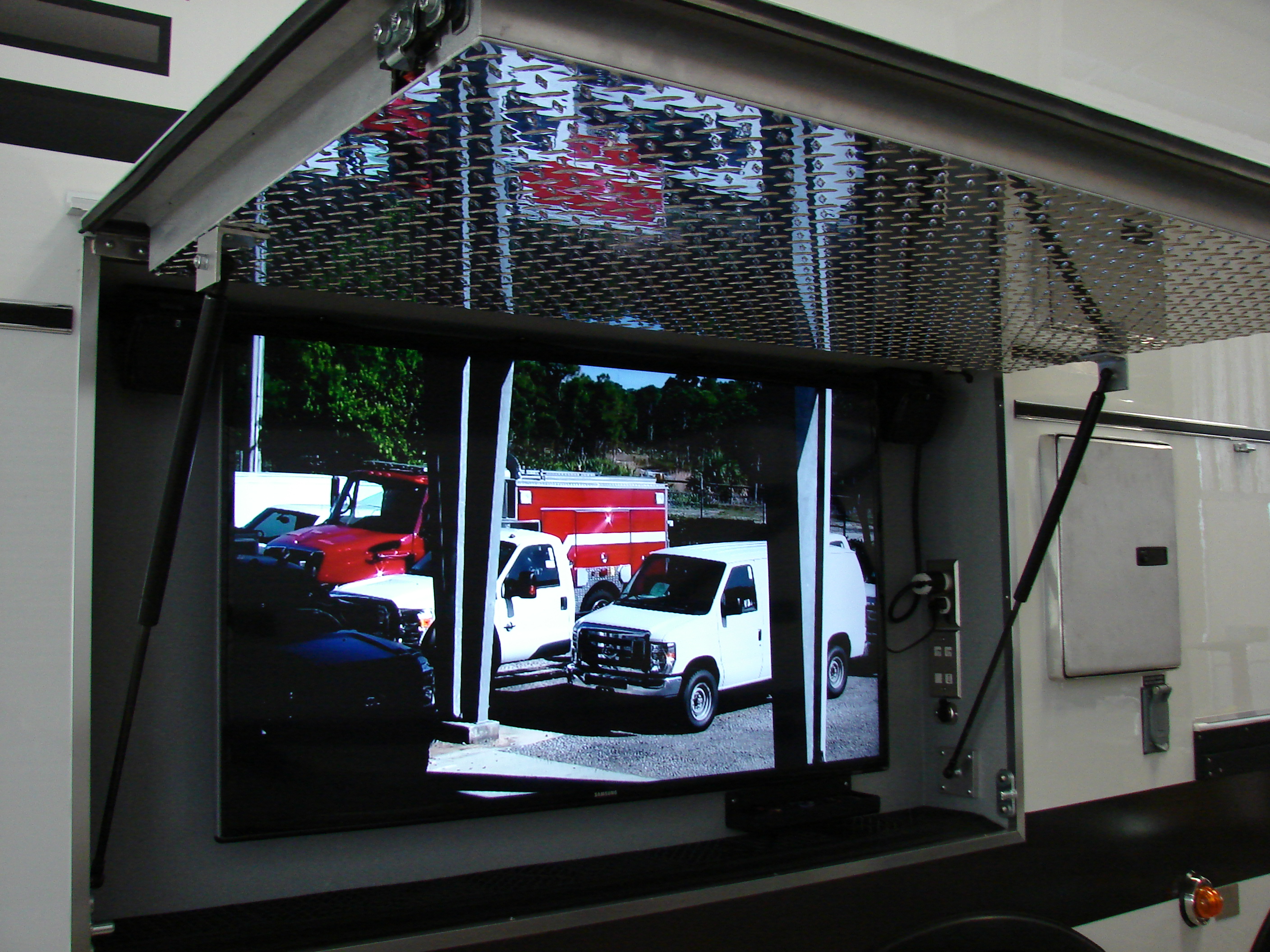 Custom Mobile Command Vehicle - Miami Bch PD | EVI