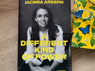 ジャシンダ・アーダーンの本