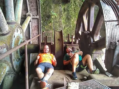 4bd889_7c17f5e2a9b94bcfa9b34000c9453560~