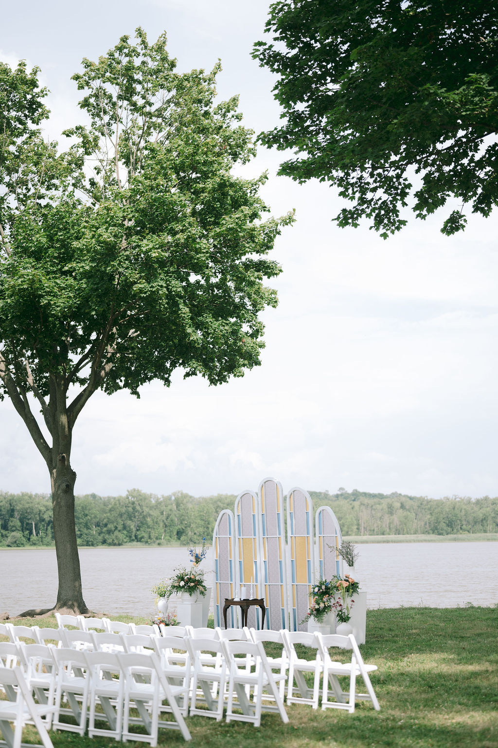 The Hudson Glass Backdrop