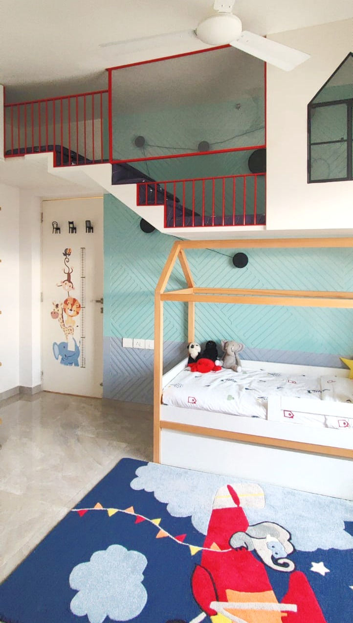 Sleeping zone with play loft above