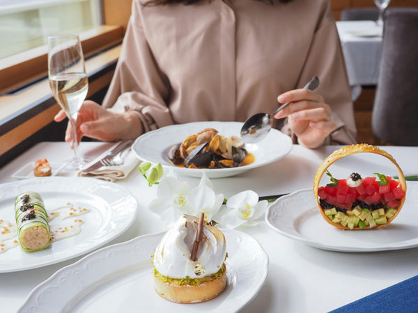 Plated dining on a cruise