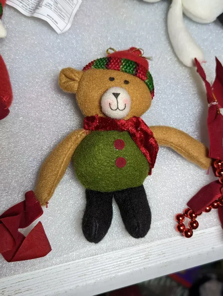 Miniaturbild: AVON 2011 Holiday Festive Garland Plush Santa, Bear & Snowman 4' Long