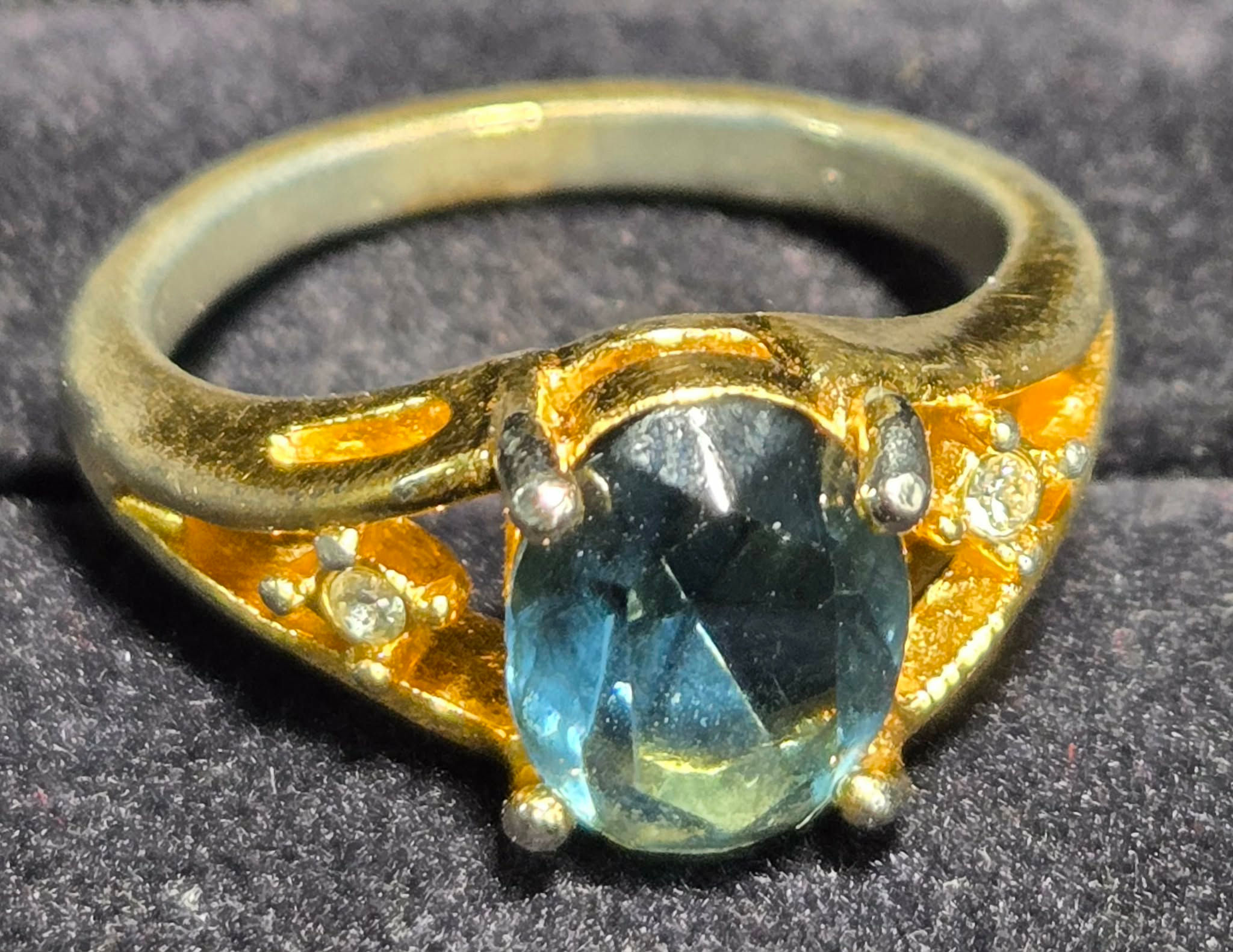 Gold Tone Ring w/ Light Blue Stone & 2 Clear Stones On Each Side, Size: 8, Vtg.