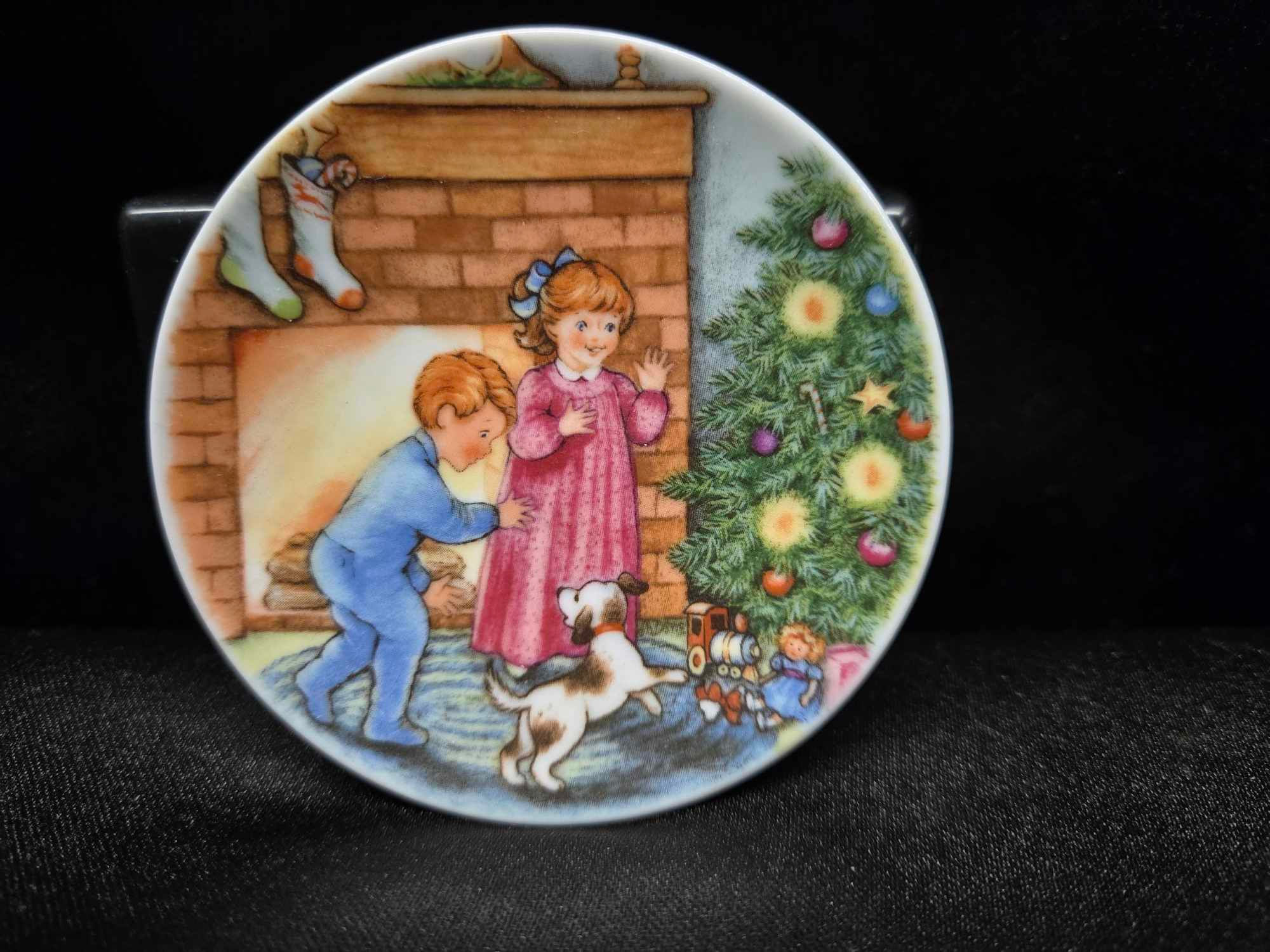 Hallmark-Morning Of Wonder (1989), Mini Porcelain Collectors Plate