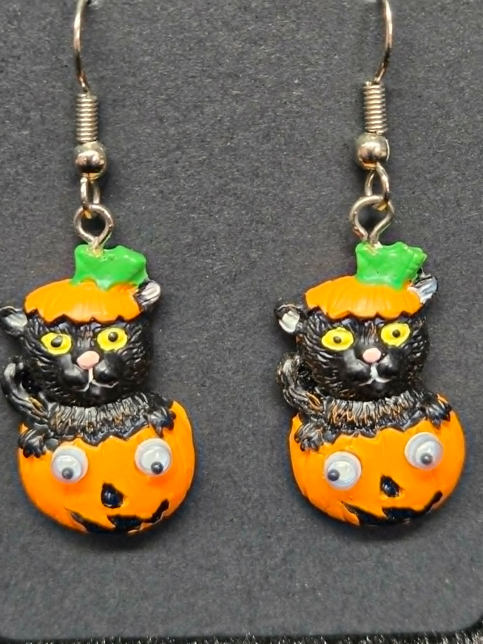 Thumbnail: (10) Various Halloween Memorabilia Earrings & Pins, Vtg.