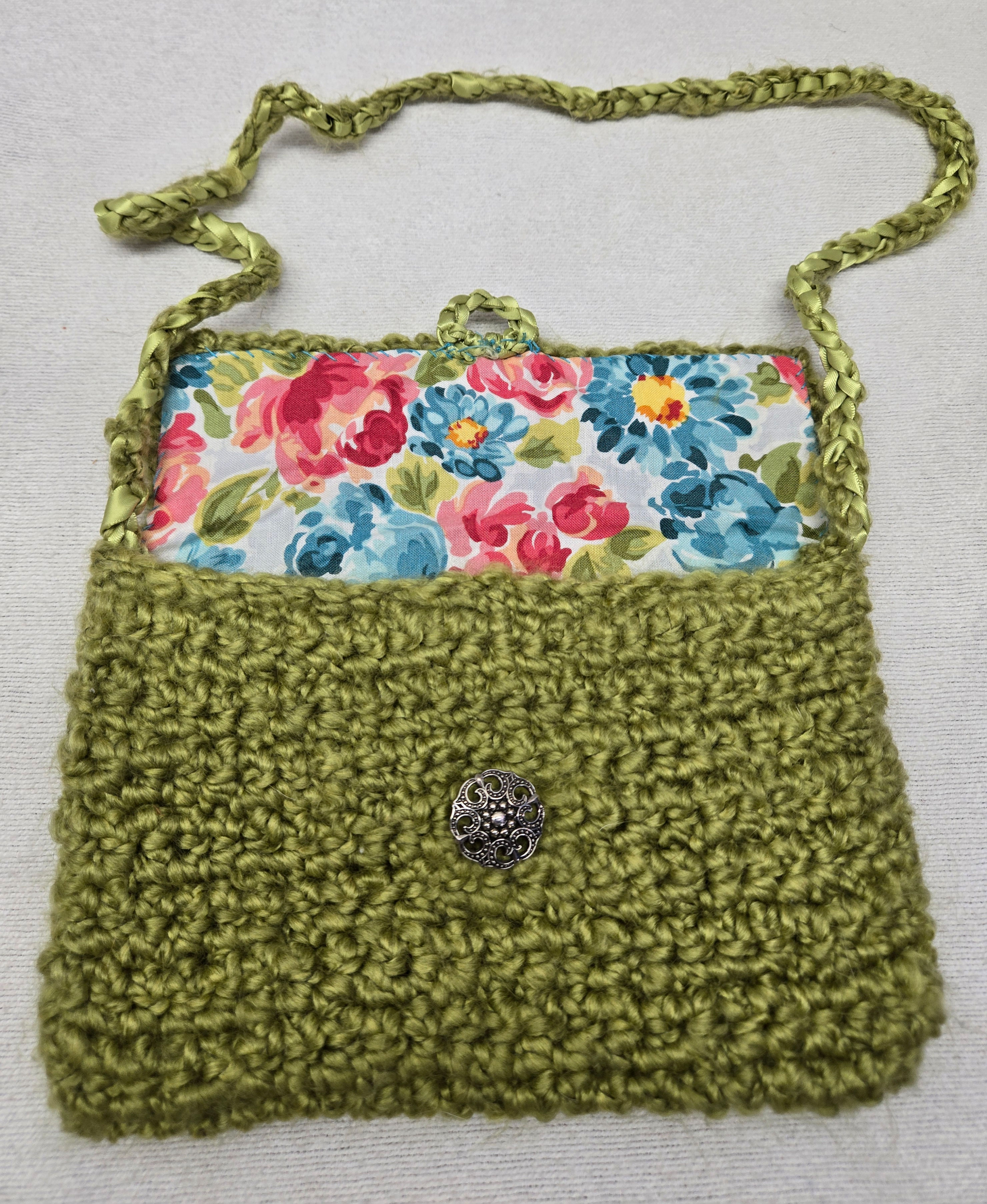 Crochet Pocketbooks,
Size: 6" Tall x 7.50" Wide
Length of strap: 14" long