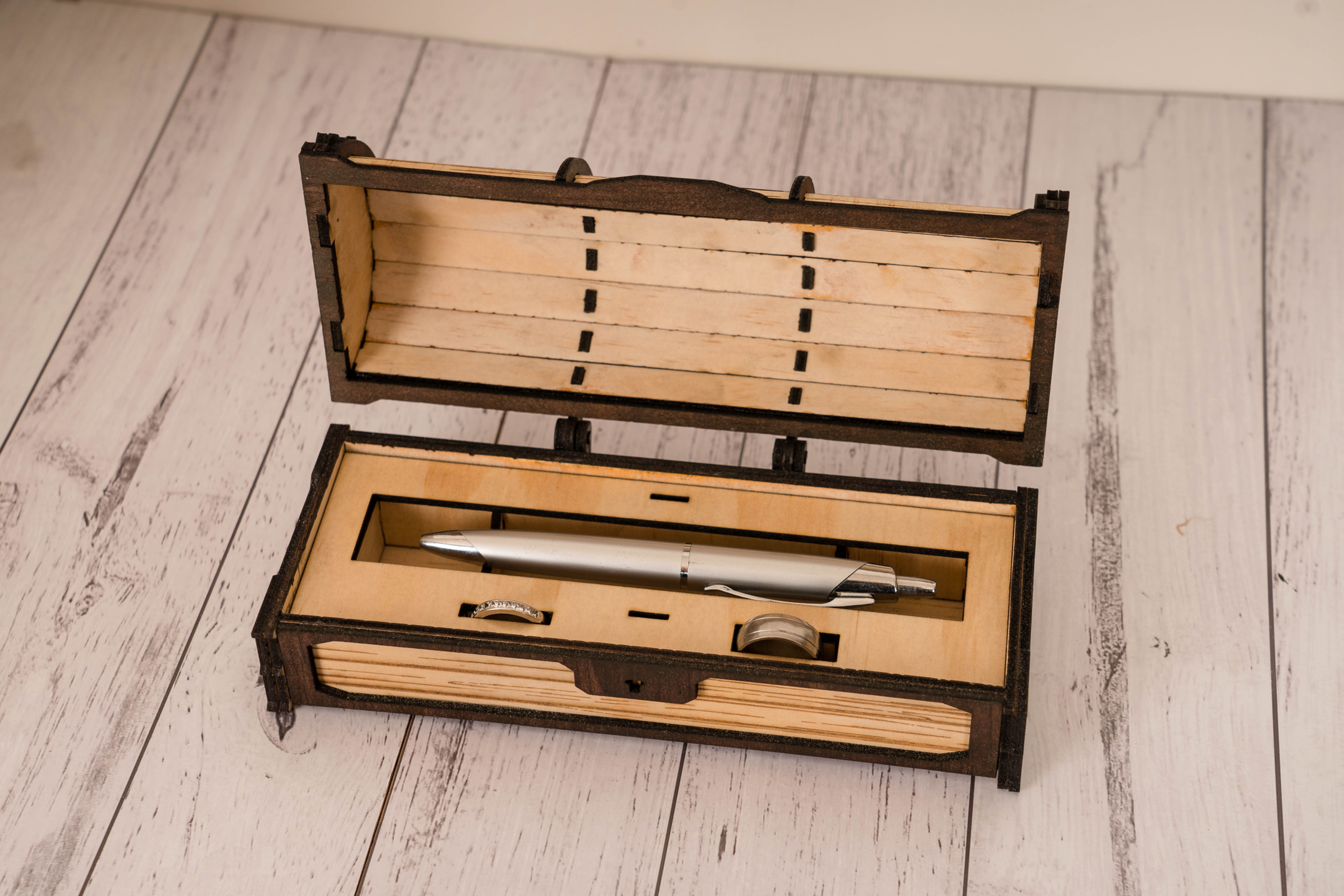 Large Check Ring box with pen slot