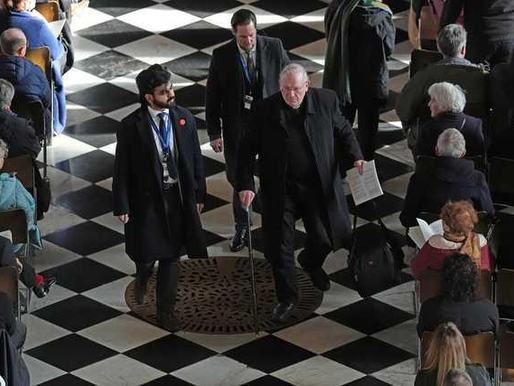 ST. PAUL'S, LONDON: Church of England Priest Disrupts Archbishop's Ceremony