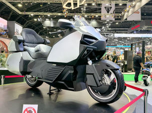 Elektrikli Motor 720 Km Menzil Yaparak Dünya Da İlk Sırada (Elektirikli Alanda)!