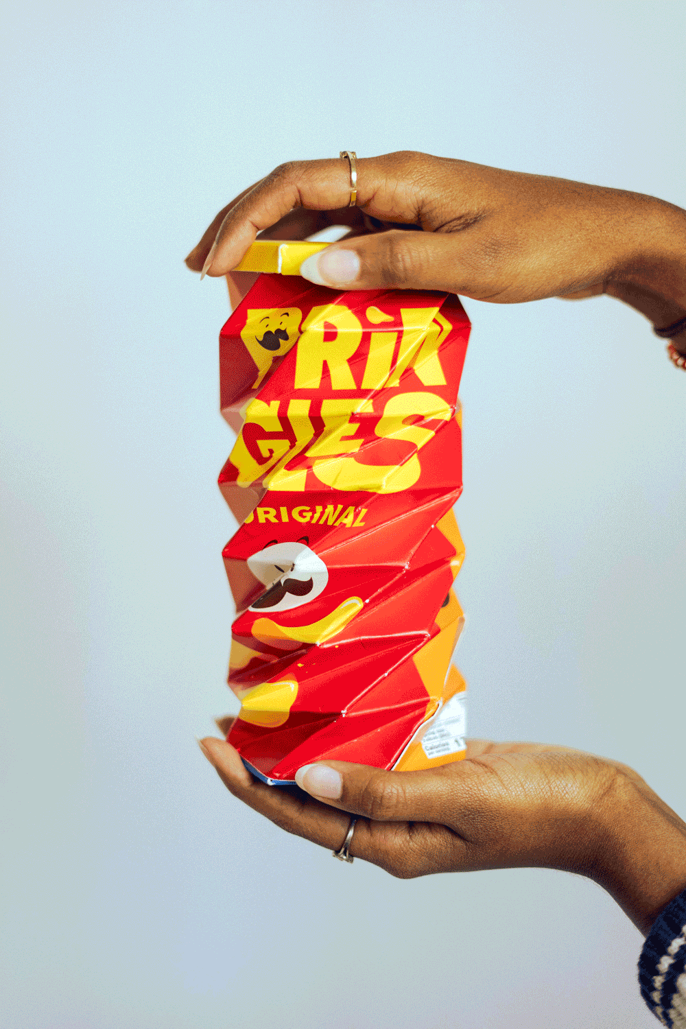Pringles-Can-Crush-2.gif