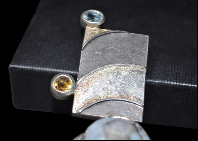 Miniature : Pendentif et Broche en Argent, Or, Aigue-marine, Citrine et Helix en lussatite