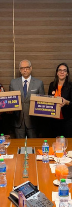 10,200 firmas.jpeg