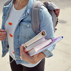 La vie scolaire des jeunes peut être source d'anxiété et de stress pour certains d'entres eux. Être à l'écoute de leurs besoins à cet effet diminue les affects désagréables.