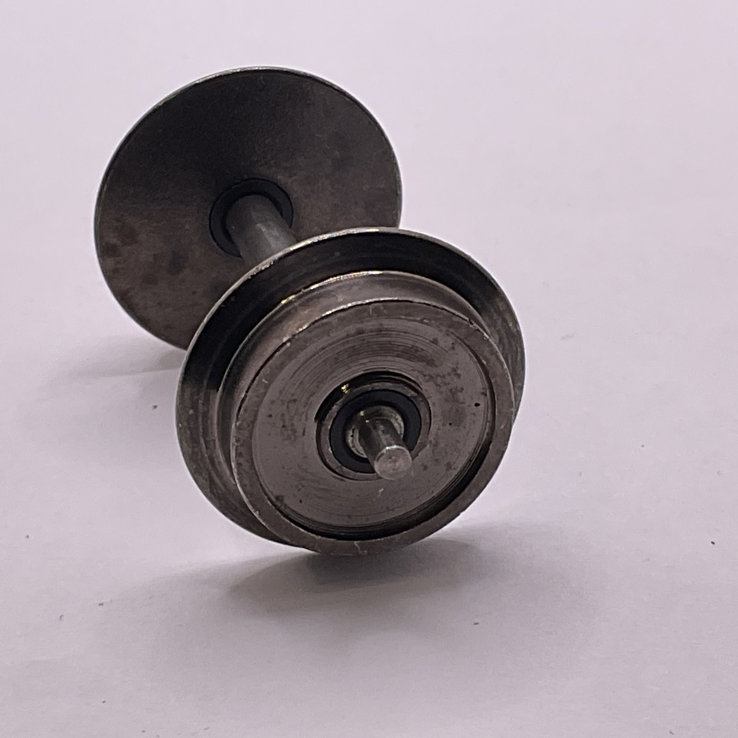 AC-9 Pilot Truck Wheel & Axle Set, 3 Rail