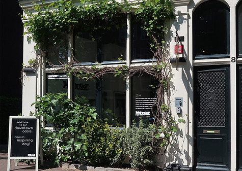 MMousse Canal House front garden_edited.jpg