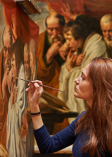 Audrey CUSEY en train de réaliser une copie "Les 4 évangélistes de Jordaens" au Musée du Louvre, Paris