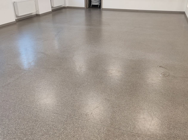 linoleja attīrīšana