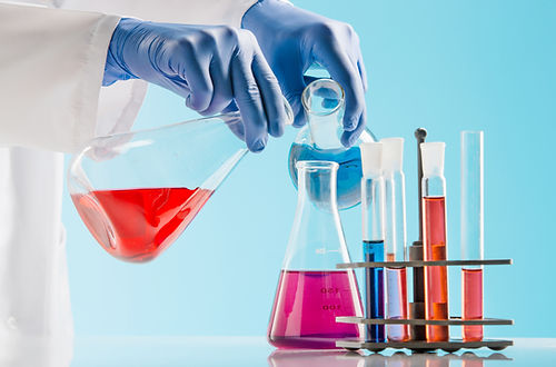 experiments-chemistry-lab-conducting-exp