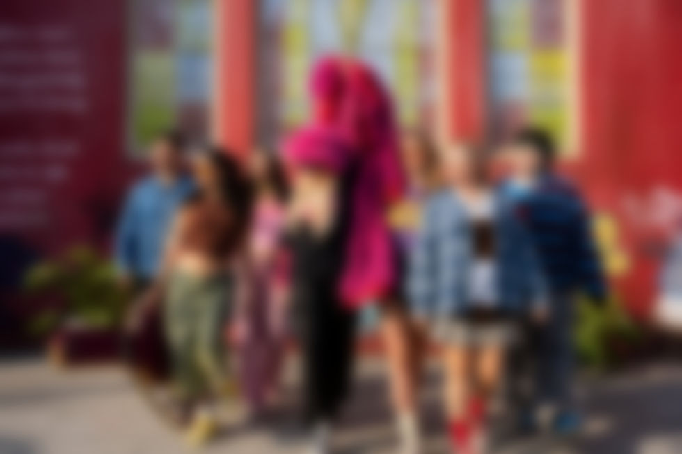 GIRL GROUP THUMBNAIL BLUR.jpg