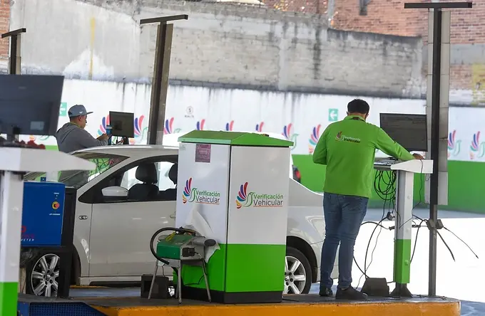 Detienen a funcionarios que cobraban cada mes decenas de mdp a verificentros del Edomex