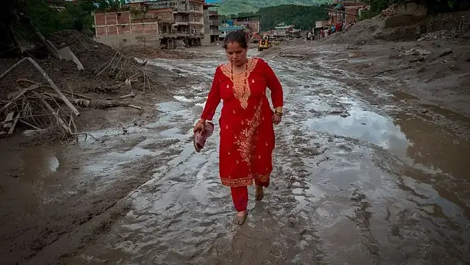 Qué causó la avalancha que dejó cientos de muertos y desaparecidos en Nepal y Tíbet