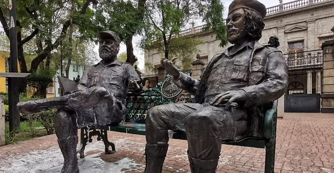 Brugada anuncia que recolocará estatuas de Fidel Castro y del Che