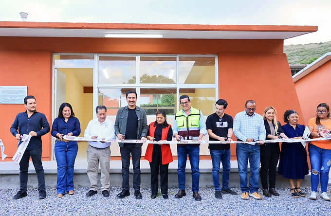 Entrega Ray Chagoya nueva biblioteca en primaria Antequera