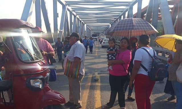 Bloquean Puente de Fierro en Tehuantepec por falta de agua