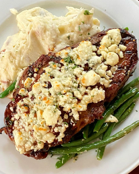 best italian restuarant american dinner rochester, ny pittsford special private event venue monroe's summer outdoor dining gorgonzola steak