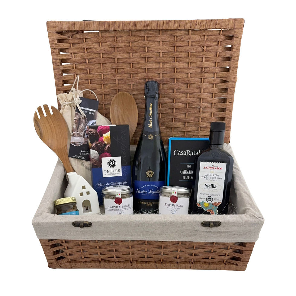 Einzug Präsentkorb mit Champagner, Feinkost & Symbolik „Champagner & Genuss“
