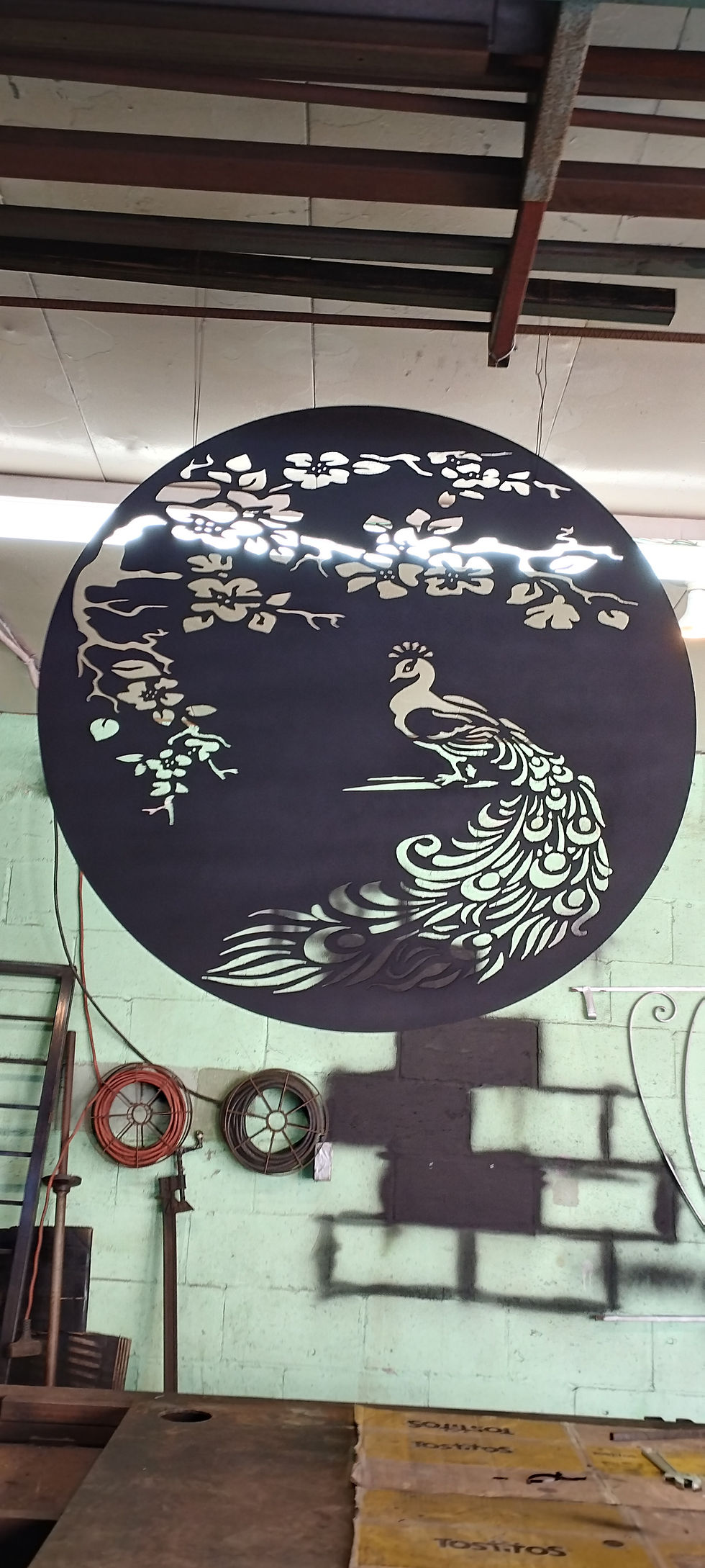 Miniatura: Round Metal Table Top Peacock Tree. ☕🦚