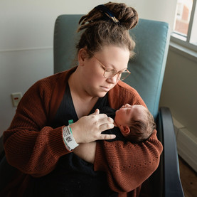 Des Moines, Iowa Fresh 48 Photography - Mom holds her newborn daughter in the hospital.