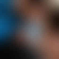 Des Moines, Iowa Fresh 48 Photography - parents hold their newborn daughter between them.