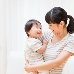 彼女の子供を持つ母親