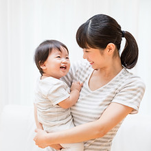 彼女の子供を持つ母親