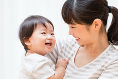 彼女の子供を持つ母親