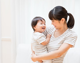 彼女の子供を持つ母親