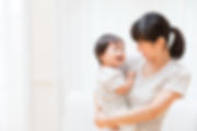 彼女の子供を持つ母親