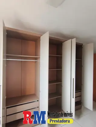 Montador de móveis mais próximo finalizando guarda-roupa de 6 portas